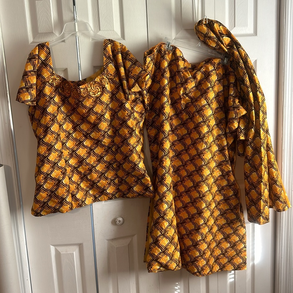 Gold 3pc Skirt Set😀.    Size SEE measurements